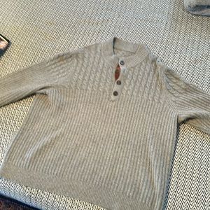 Vineyard Vines wool pullover sweater
